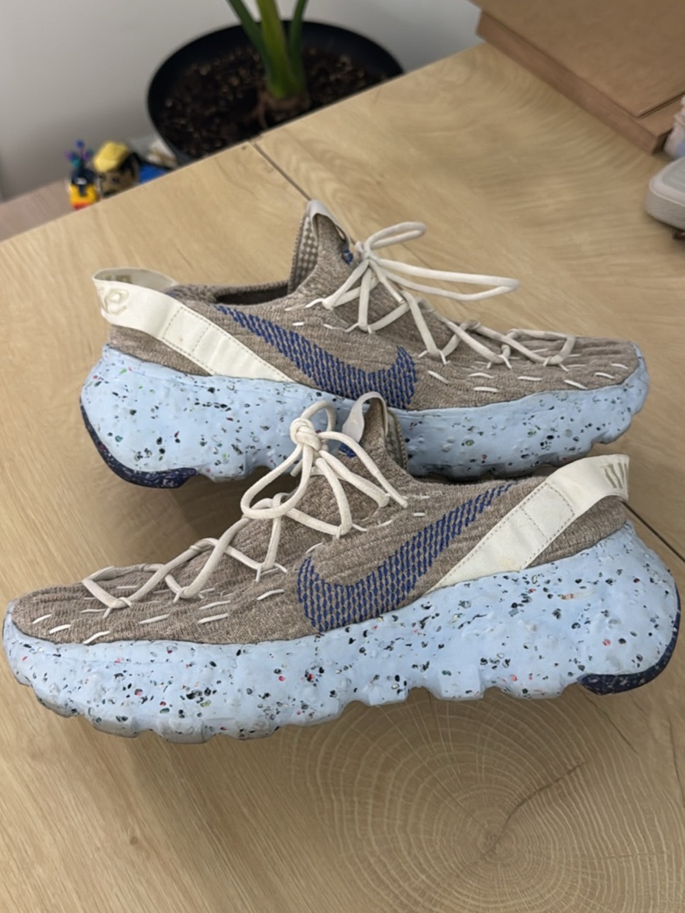 Women’s Nike Space Hippie 04 size 8